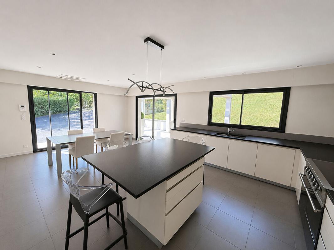 ANGOULEME Maison Angouleme 4 pièce(s) 140 m2 5