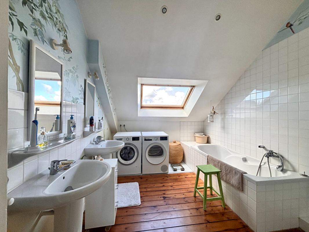 VANNES Magnifique Appartement de type Haussmannien 170 m2, garage et parking en plein centre! 8