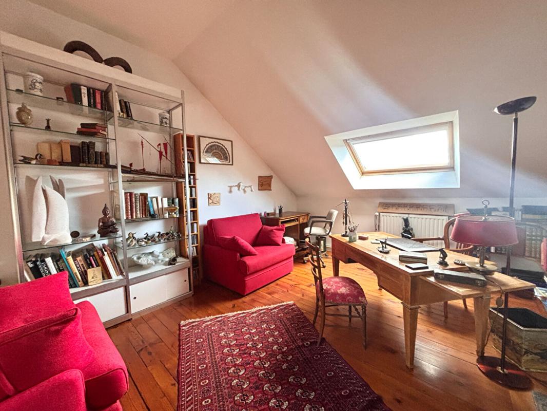 VANNES Magnifique Appartement de type Haussmannien 170 m2, garage et parking en plein centre! 9