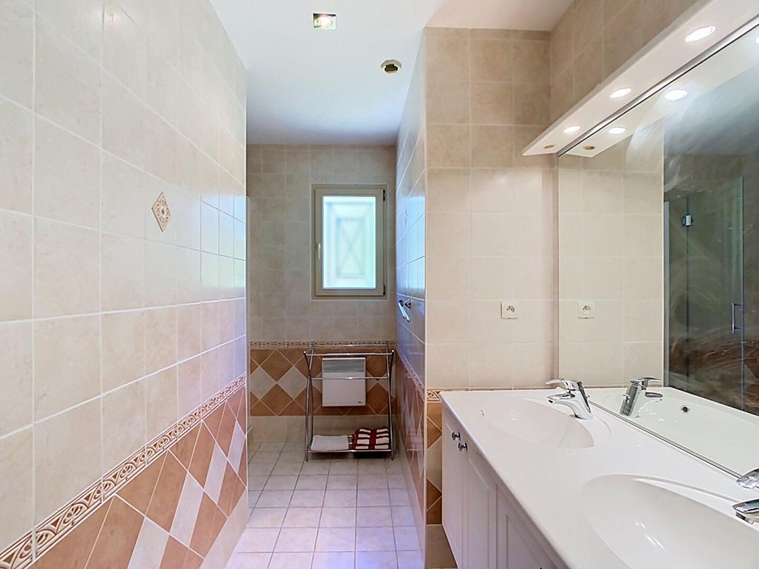 PRATS-DE-CARLUX Belle maison contemporaine avec 4 chambres, piscine et garage 13