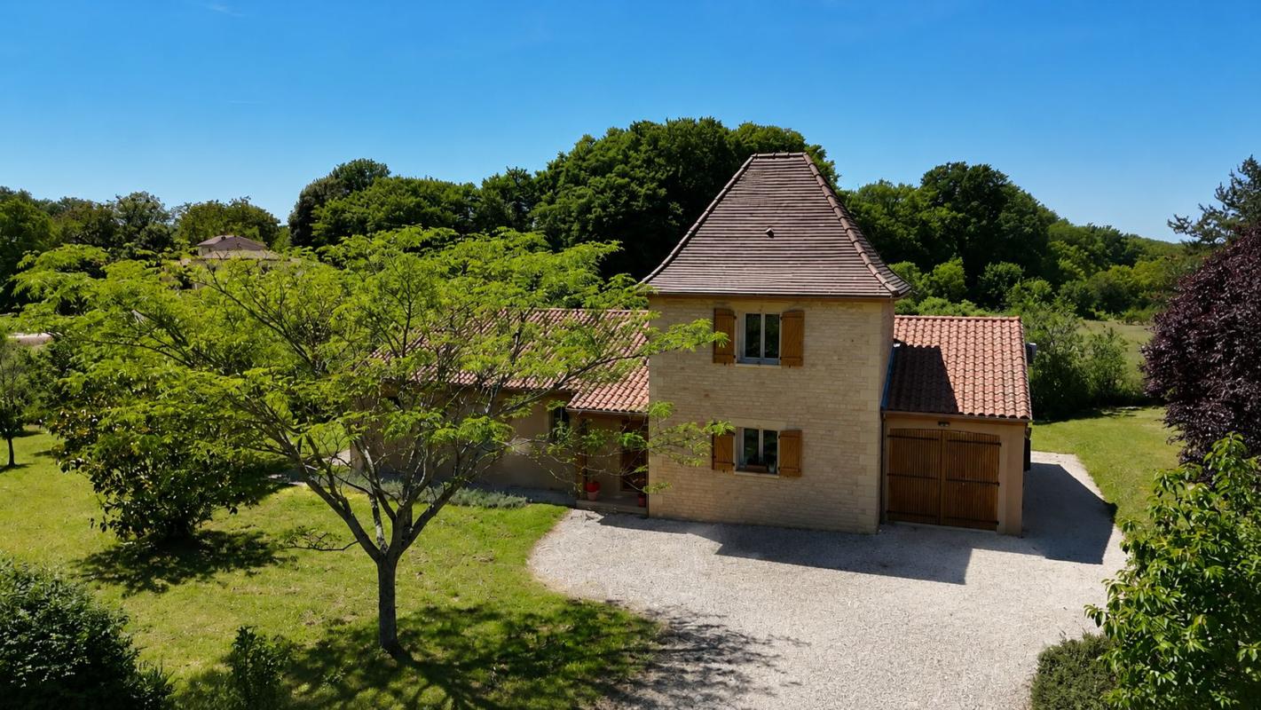 PRATS-DE-CARLUX Belle maison contemporaine avec 4 chambres, piscine et garage 15