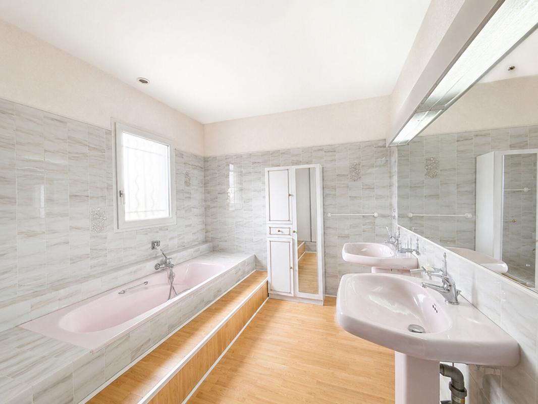 ORGON À vendre maison avec piscine sur les hauteurs d'Orgon 12