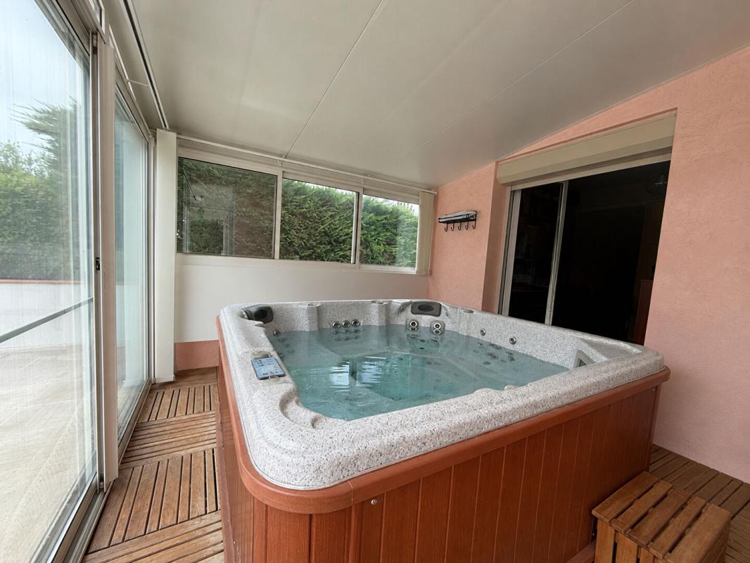 ORGON À vendre maison avec piscine sur les hauteurs d'Orgon 13