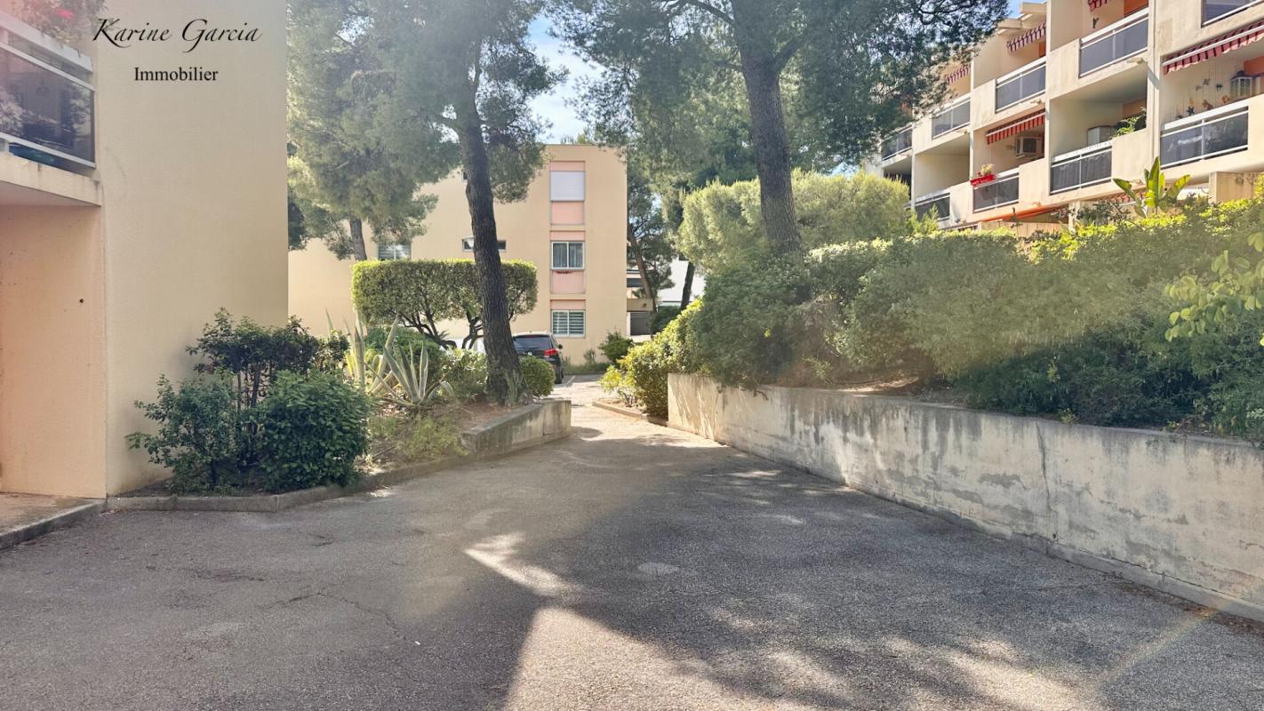 BANDOL BANDOL - PROXIMITE CENTRE VILLE ET COMMERCES - STUDIO 24 M² - PARKING PRIVATIF 10
