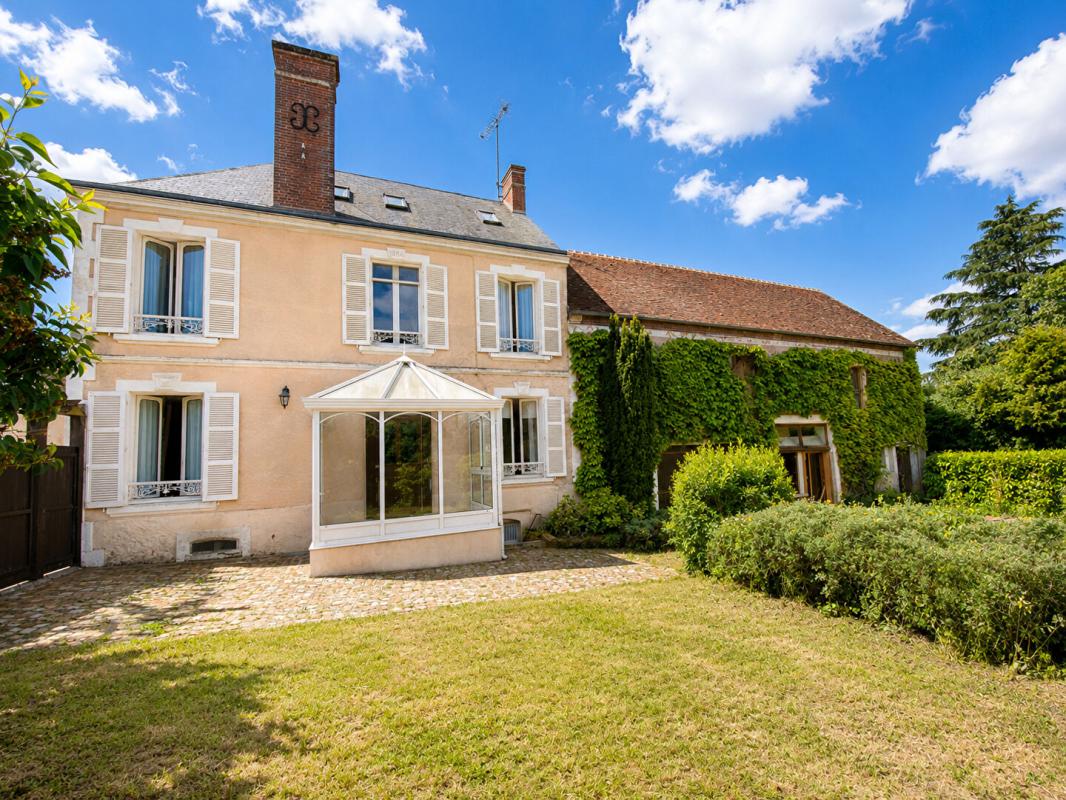 BELLEME Secteur Bellême - Maison 5 chambres avec ateliers, bureaux, gîte et jardin clos 1