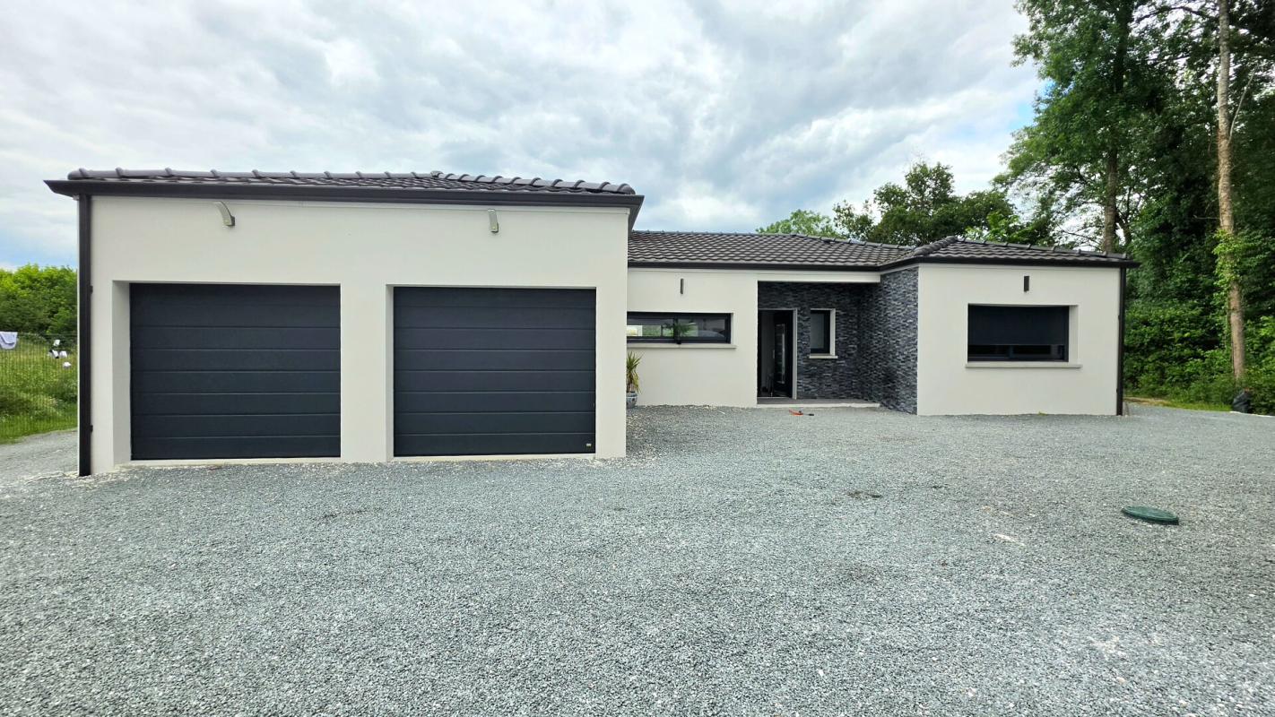 SAINT-MEDARD-DE-GUIZIERES Maison contemporaine avec double garage 9