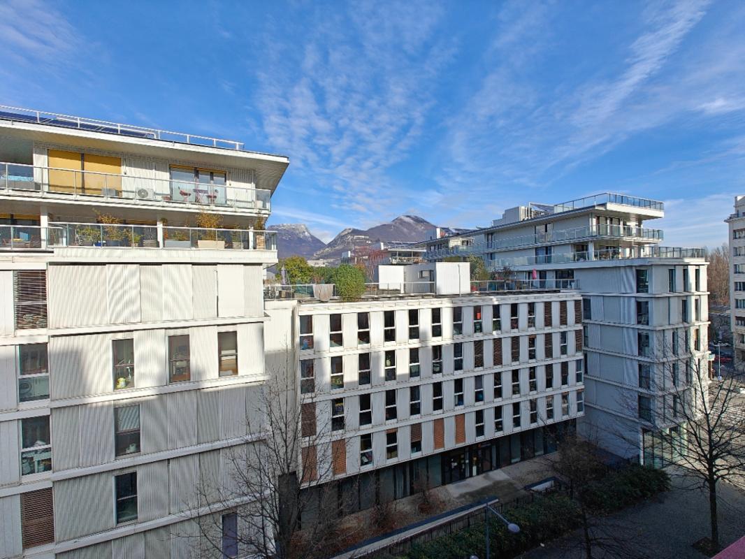 GRENOBLE À vendre à Grenoble , T1 avec vue Bastille, SECTEUR caserne de Bonne, déjà loué, idéal investisseur locatif avec Clim 3