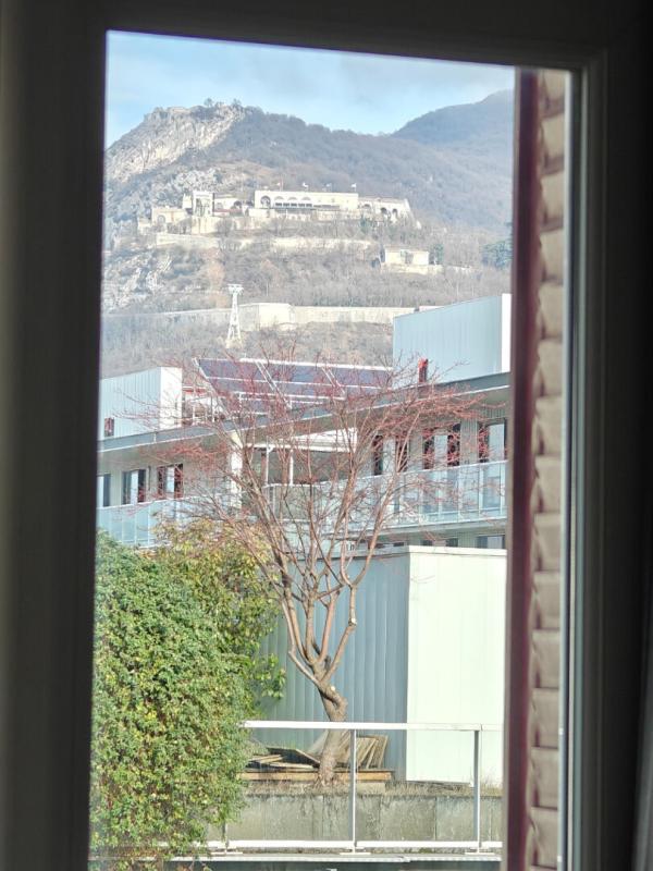 GRENOBLE À vendre à Grenoble , T1 avec vue Bastille, SECTEUR caserne de Bonne, déjà loué, idéal investisseur locatif avec Clim 6