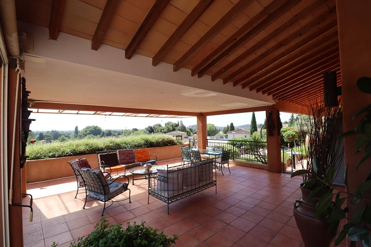 VILLENEUVE-LES-AVIGNON Maison Villeneuve Les Avignon 5 pièce(s) 221 m2 2