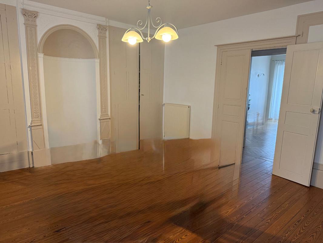 CHALON-SUR-SAONE Appartement Chalon Sur Saone 4 pièce(s) 111m² dont  104 m2 (carrez) 10