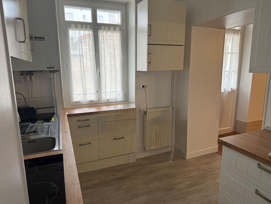 CHALON-SUR-SAONE Appartement Chalon Sur Saone 4 pièce(s) 111m² dont  104 m2 (carrez) 12