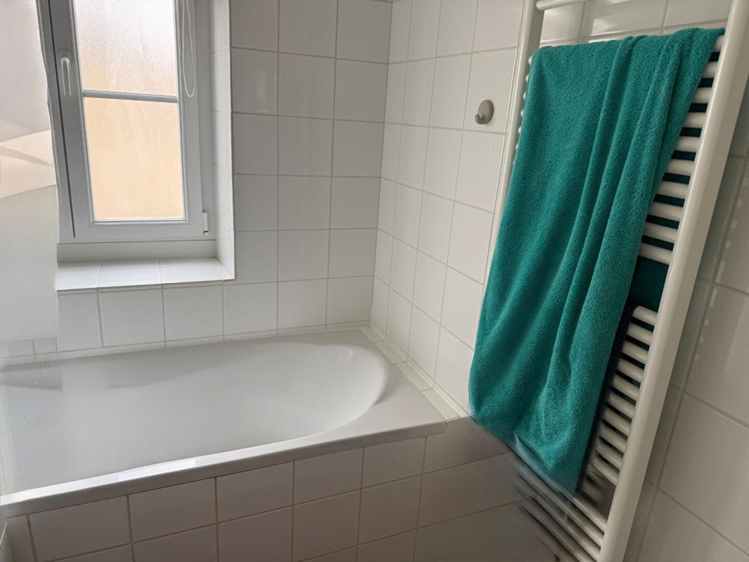 CHALON-SUR-SAONE Appartement Chalon Sur Saone 4 pièce(s) 111m² dont  104 m2 (carrez) 16