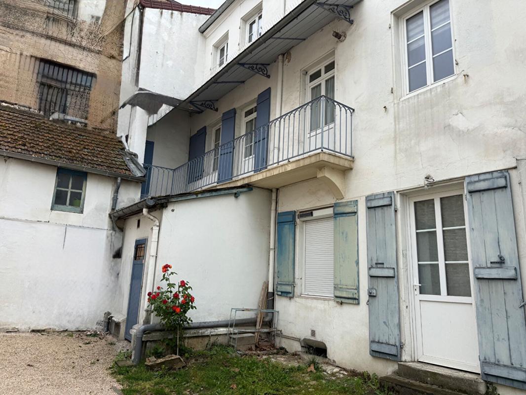 CHALON-SUR-SAONE Appartement Chalon Sur Saone 4 pièce(s) 111m² dont  104 m2 (carrez) 18