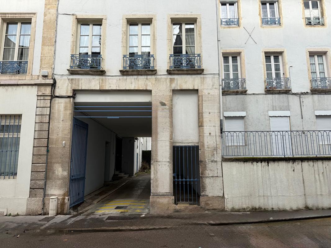 CHALON-SUR-SAONE Appartement Chalon Sur Saone 4 pièce(s) 111m² dont  104 m2 (carrez) 2