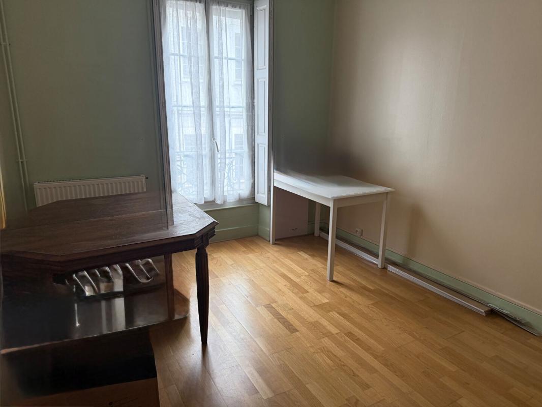 CHALON-SUR-SAONE Appartement Chalon Sur Saone 4 pièce(s) 111m² dont  104 m2 (carrez) 6