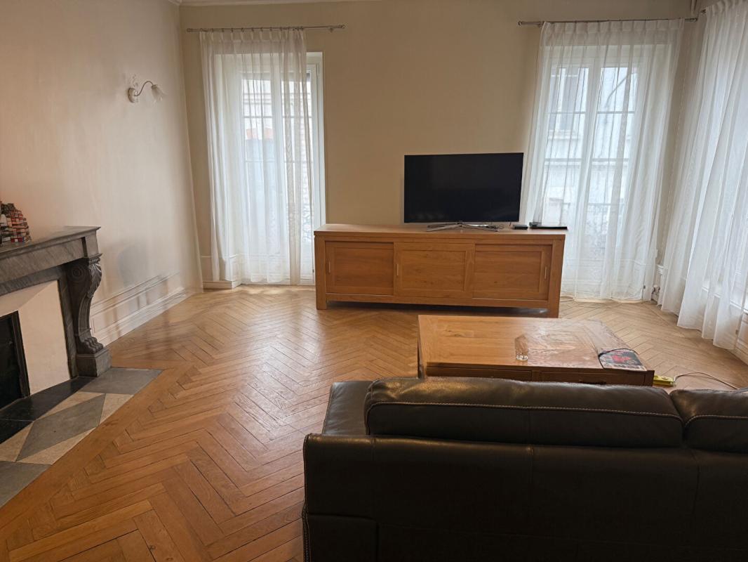 CHALON-SUR-SAONE Appartement Chalon Sur Saone 4 pièce(s) 111m² dont  104 m2 (carrez) 9