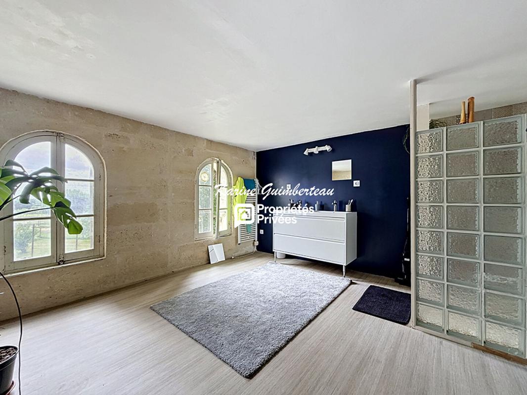 GALGON Maison en pierre + gîte + près + bois + étang 13