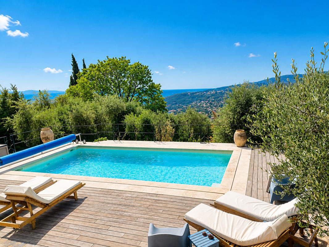 SPERACEDES Superbe villa  202 m² vue mer à deux pas du village 14