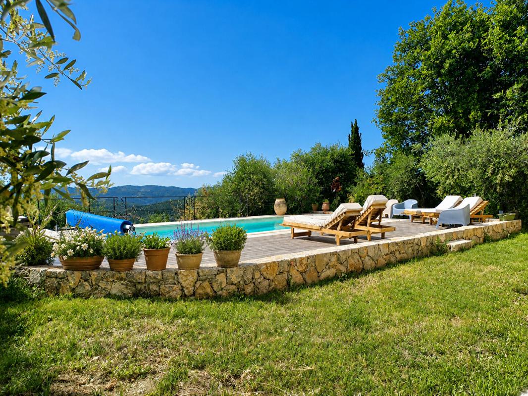 SPERACEDES Superbe villa  202 m² vue mer à deux pas du village 15