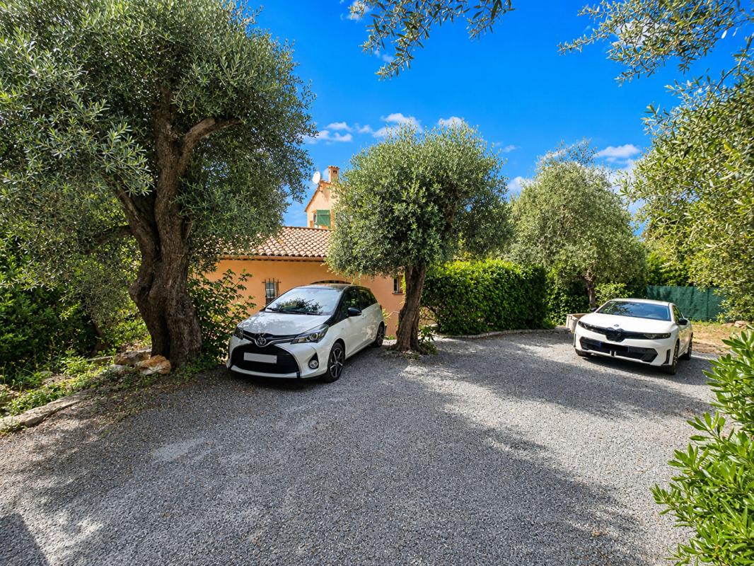 SPERACEDES Superbe villa  202 m² vue mer à deux pas du village 16