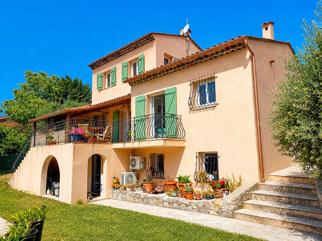 SPERACEDES Superbe villa  202 m² vue mer à deux pas du village 17