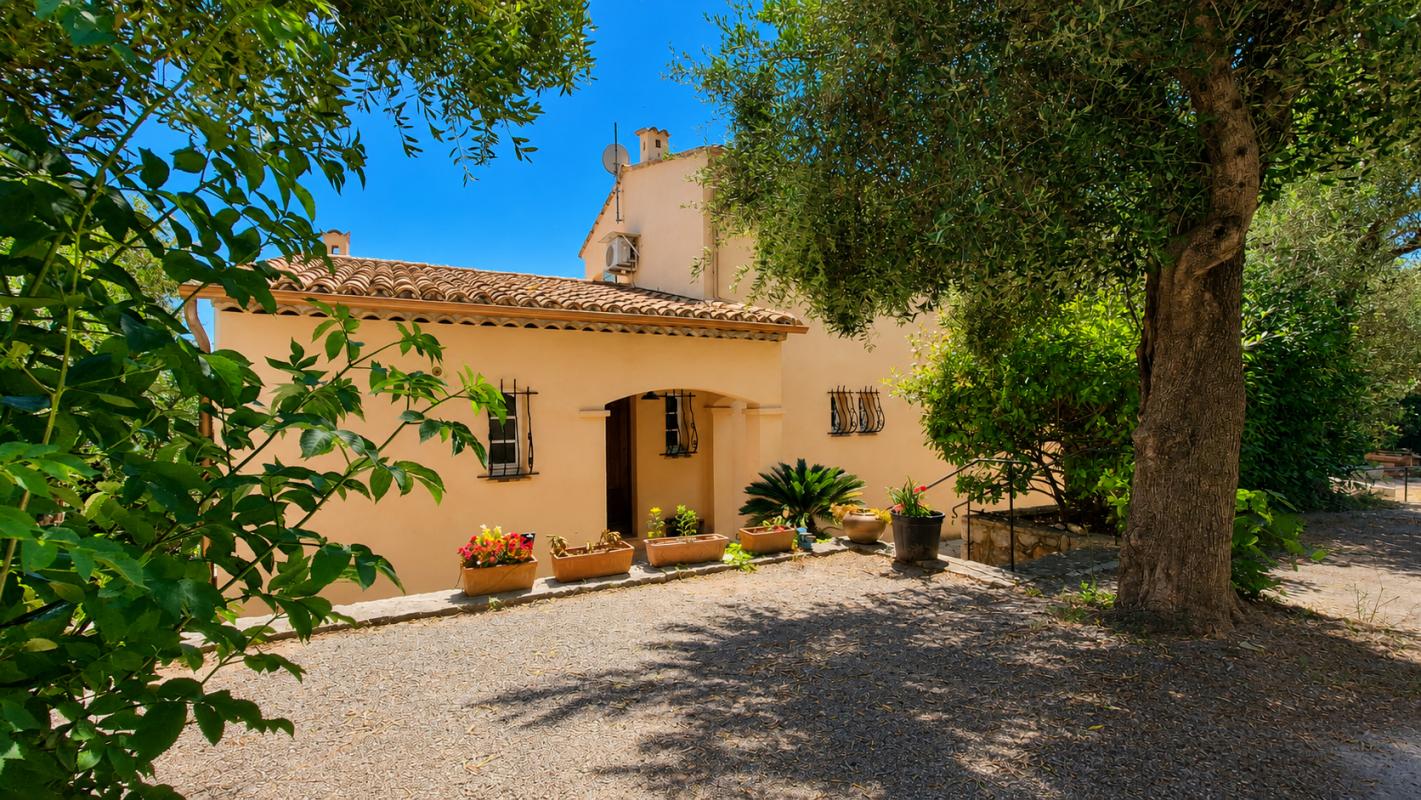SPERACEDES Superbe villa  202 m² vue mer à deux pas du village 4