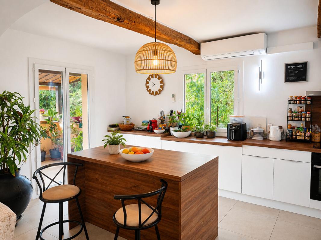 SPERACEDES Superbe villa  202 m² vue mer à deux pas du village 8