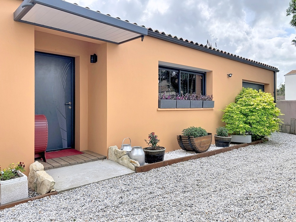 FERRIERES Villa de plain-pied 130 m2, Classe énergie A - 3 chambres- dans son écrin de verdure- centre village 18
