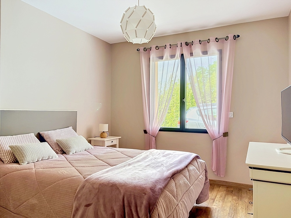 FERRIERES Villa de plain-pied 130 m2, Classe énergie A - 3 chambres- dans son écrin de verdure- centre village 6