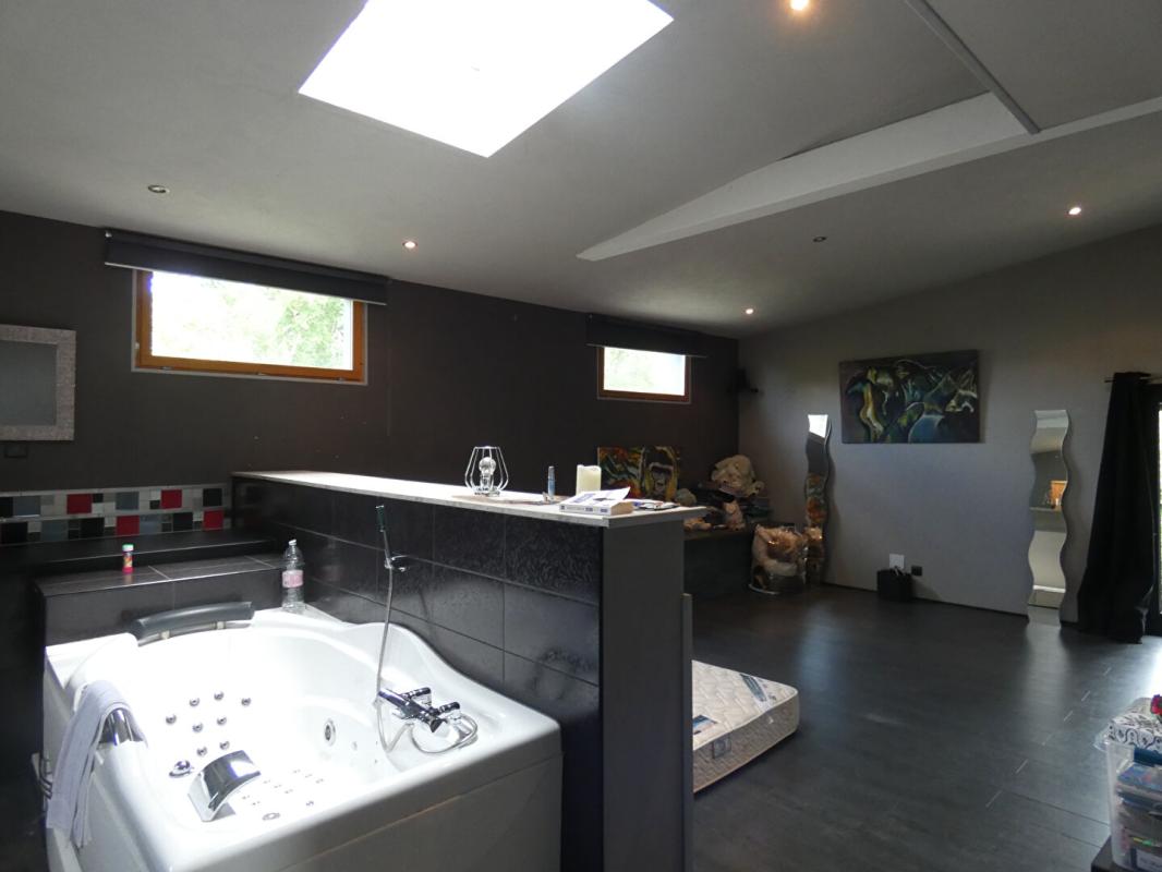 PLESLIN-TRIGAVOU A 15mns de DINARD, maison en pierre, très bon état, 8 pièces et 6 chambres ! 15
