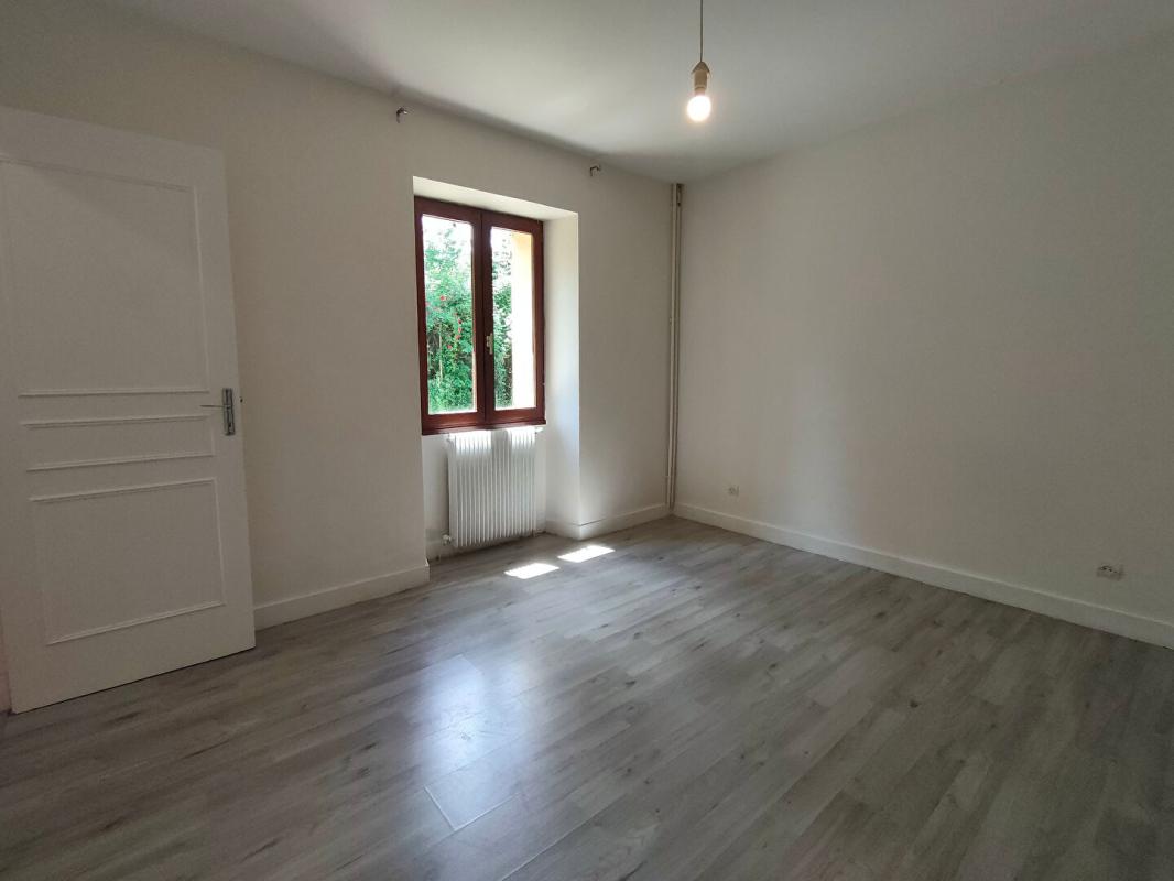 SAINTE-EULALIE PROPRIETE : MAISON EN PIERRE 150 m²  + ECHOPPE 120 m² + HANGAR 230 m² - TERRAIN 1 HECTARE 13