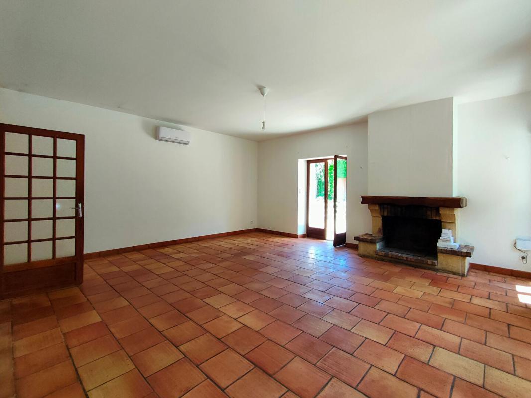 SAINTE-EULALIE PROPRIETE : MAISON EN PIERRE 150 m²  + ECHOPPE 120 m² + HANGAR 230 m² - TERRAIN 1 HECTARE 5