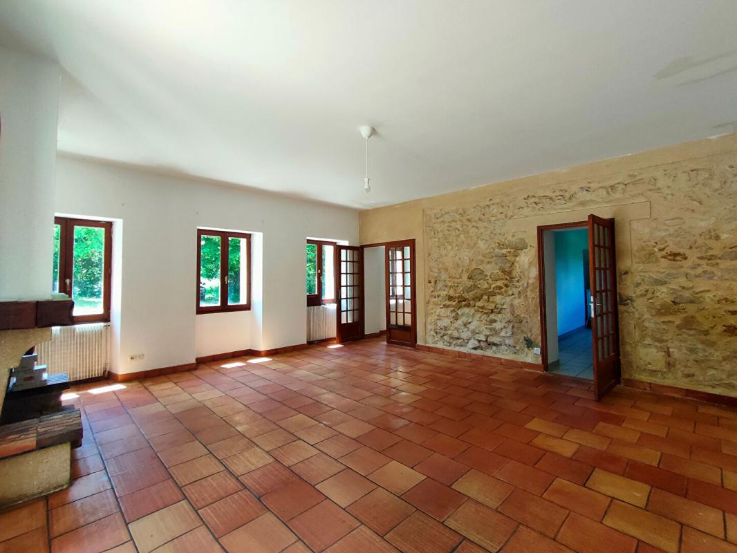 SAINTE-EULALIE PROPRIETE : MAISON EN PIERRE 150 m²  + ECHOPPE 120 m² + HANGAR 230 m² - TERRAIN 1 HECTARE 6