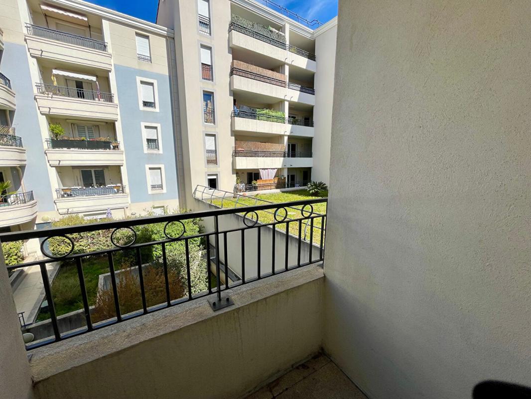 TOULON A Saisir - T1 récent avec extérieur - Toulon (83100) 1