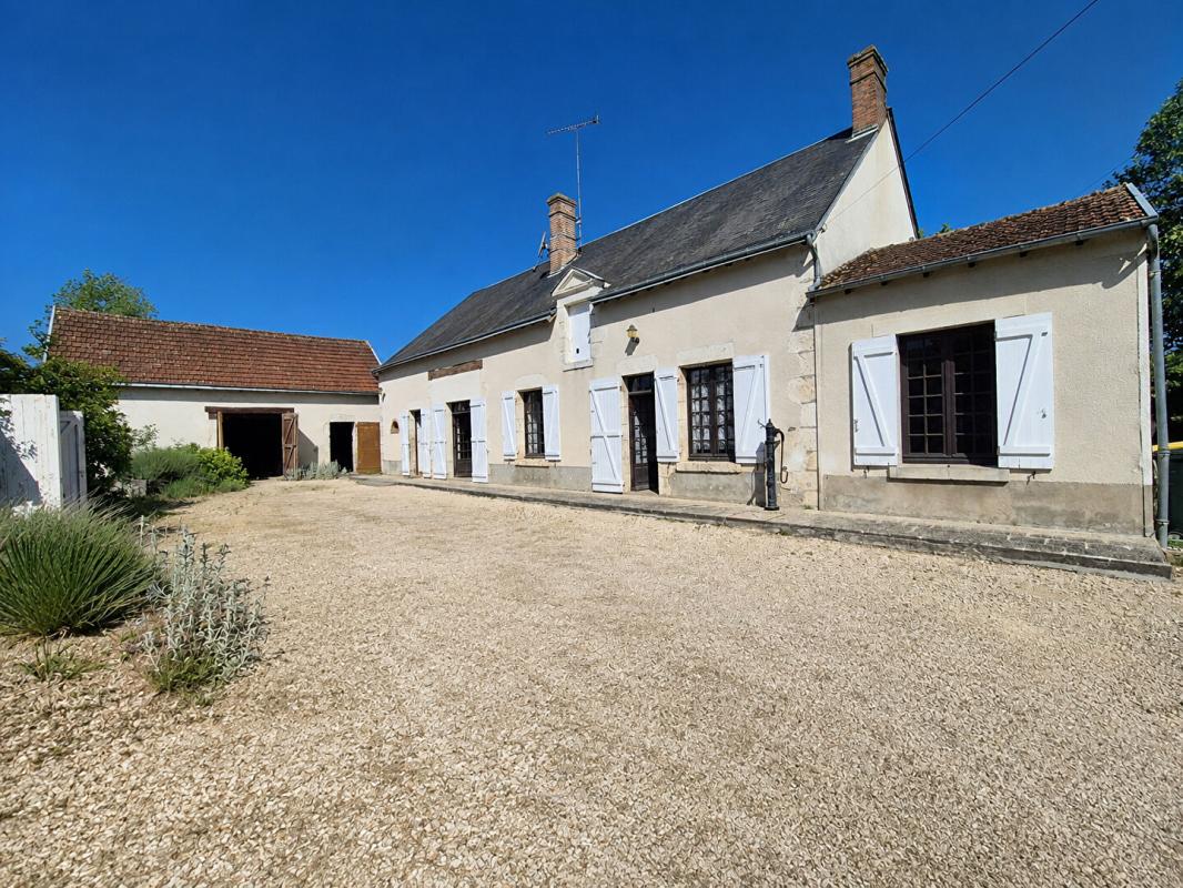 MOLINEUF Longère de caractère avec dépendances et fort potentiel à Chouzy-sur-Cisse 1