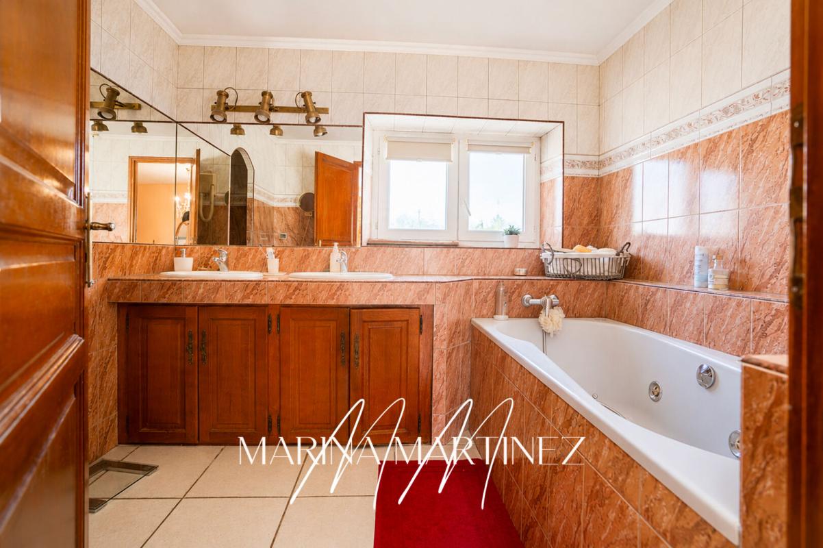 LIMOUX Domaine de caractère rénové avec gîte indépendant, piscine couverte et terrain constructible 4