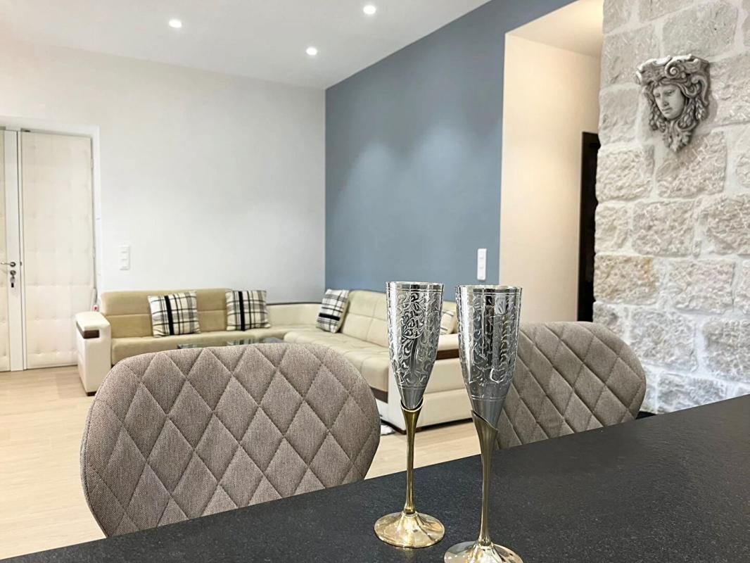 NICE Appartement 3P 65m2 Nice, face vieux port vue mer 5