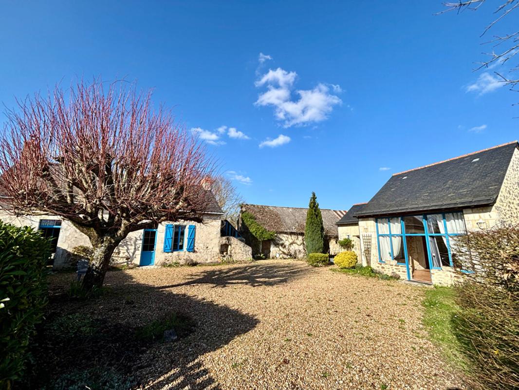 BAUGÉ-EN-ANJOU Longère avec gîtes - 10 pièce(s) 235 m2 1