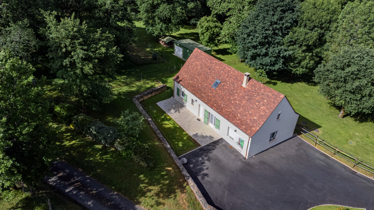 COUZE-ET-SAINT-FRONT Maison contemporaine, 6 pcs, 3 chambres, 104m2, 5485m2 terrain et garage 1