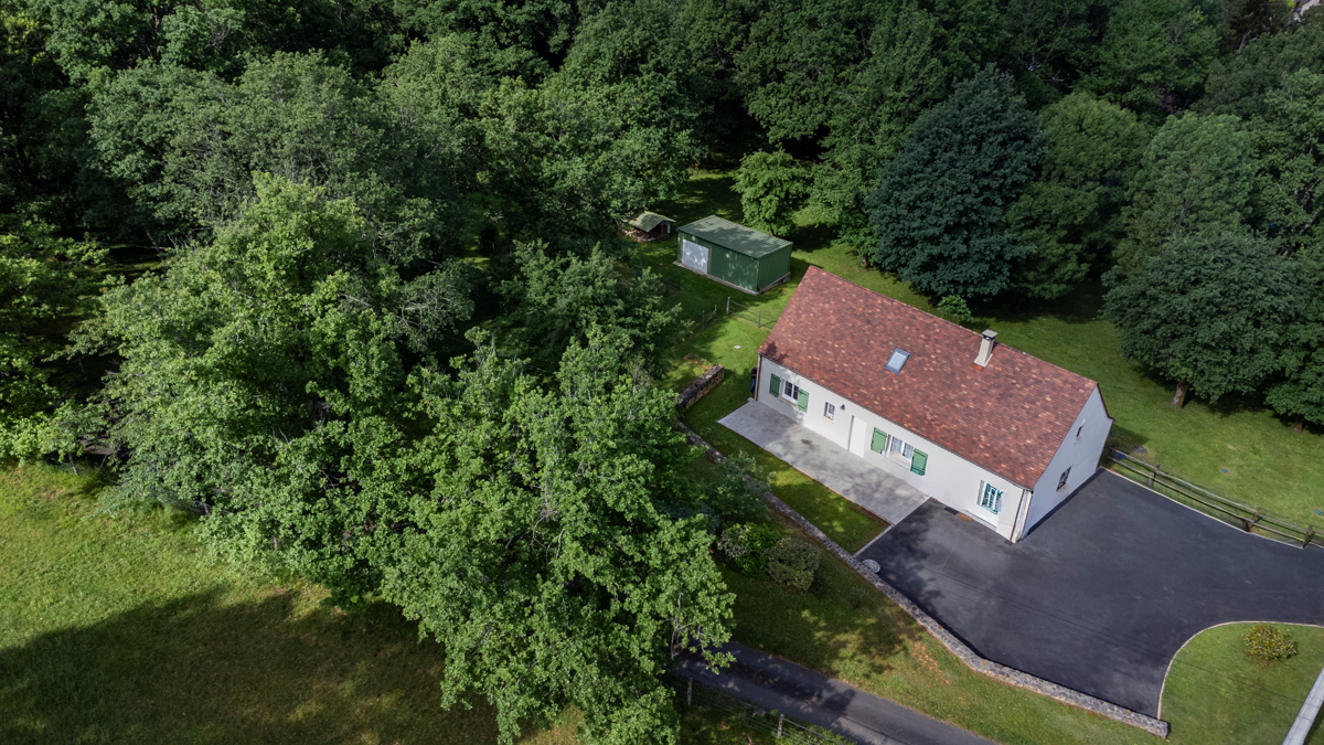 COUZE-ET-SAINT-FRONT Maison contemporaine, 6 pcs, 3 chambres, 104m2, 5485m2 terrain et garage 15