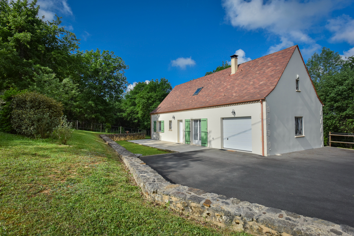 COUZE-ET-SAINT-FRONT Maison contemporaine, 6 pcs, 3 chambres, 104m2, 5485m2 terrain et garage 2