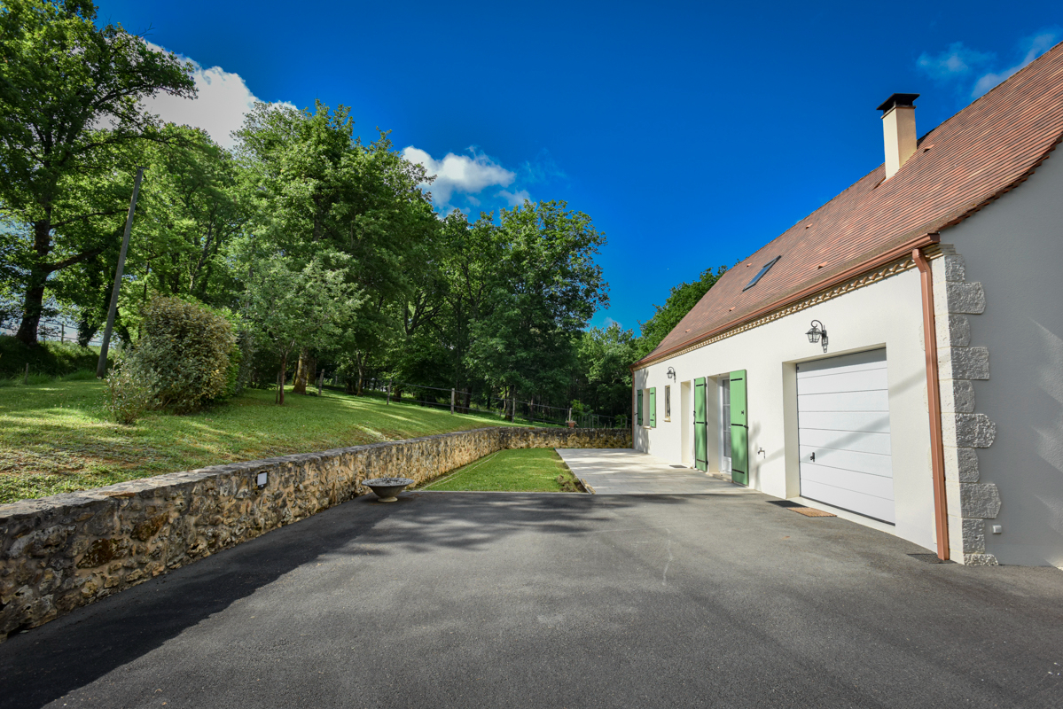 COUZE-ET-SAINT-FRONT Maison contemporaine, 6 pcs, 3 chambres, 104m2, 5485m2 terrain et garage 3