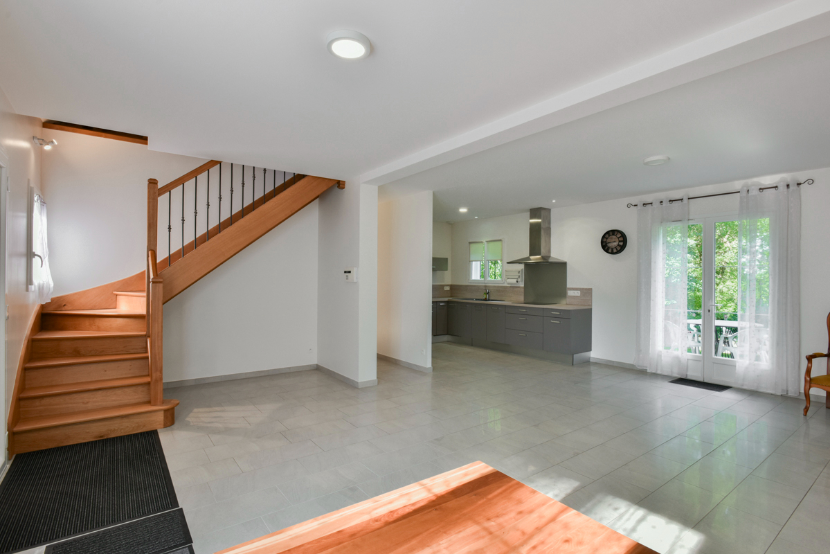 COUZE-ET-SAINT-FRONT Maison contemporaine, 6 pcs, 3 chambres, 104m2, 5485m2 terrain et garage 5