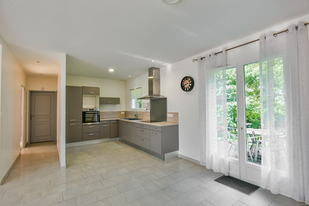 COUZE-ET-SAINT-FRONT Maison contemporaine, 6 pcs, 3 chambres, 104m2, 5485m2 terrain et garage 6