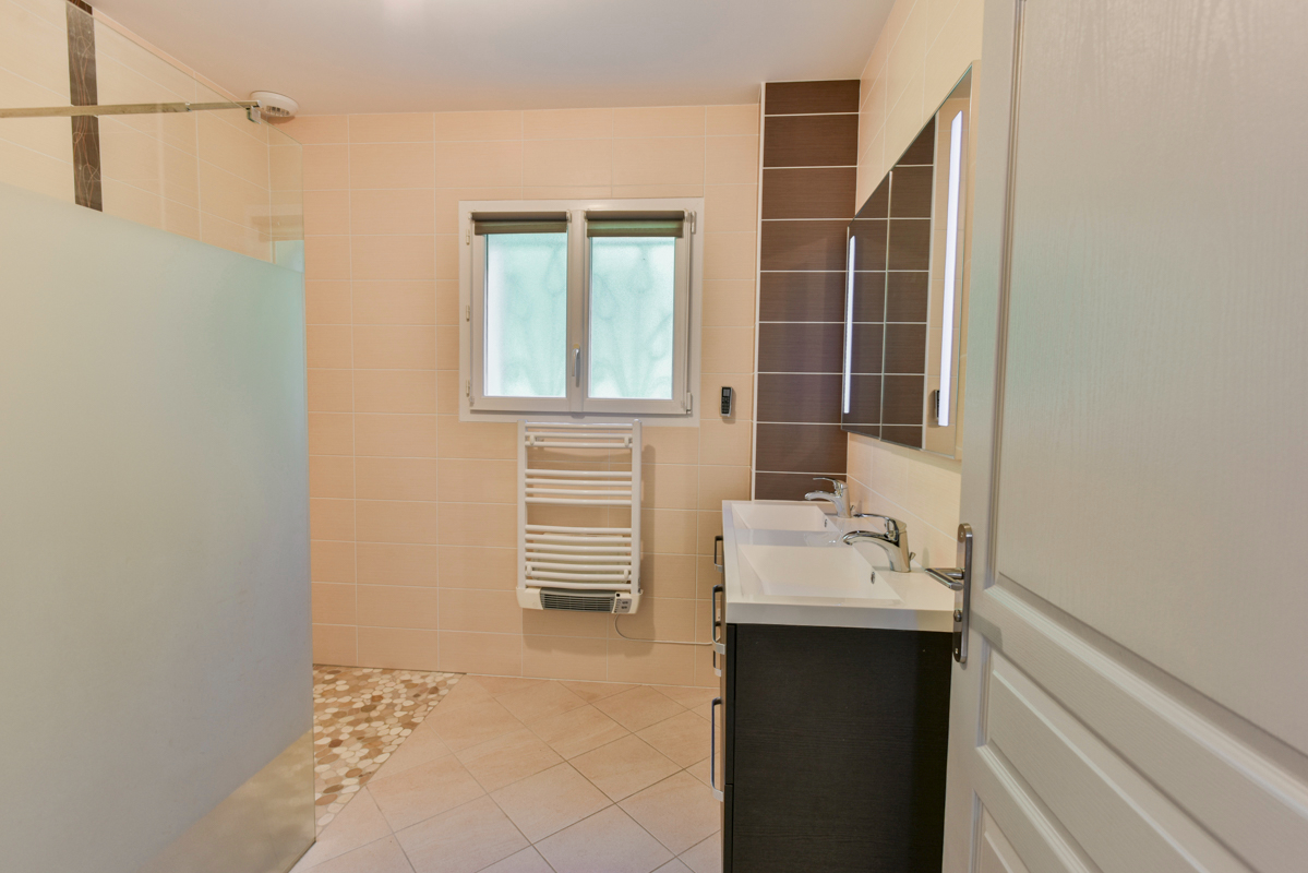 COUZE-ET-SAINT-FRONT Maison contemporaine, 6 pcs, 3 chambres, 104m2, 5485m2 terrain et garage 9
