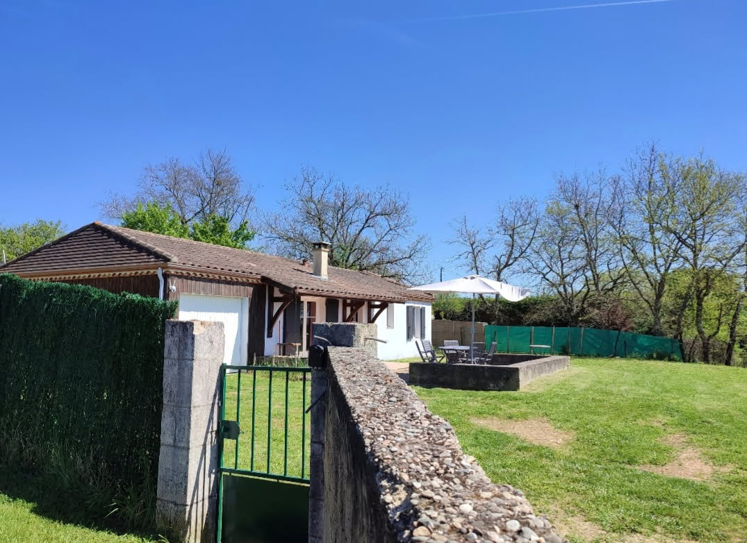 BIRON Maison 4 pièce(s) 90 m2 dont 3 chambres 1