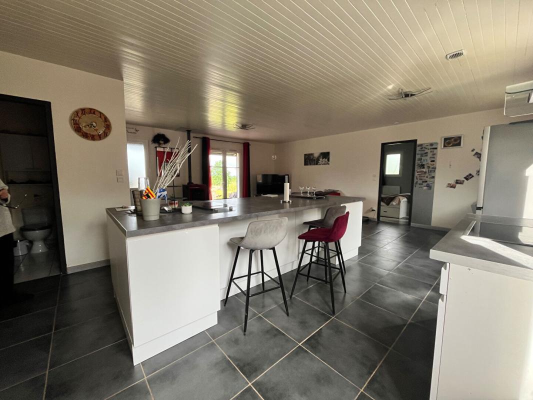 BIRON Maison 4 pièce(s) 90 m2 dont 3 chambres 3