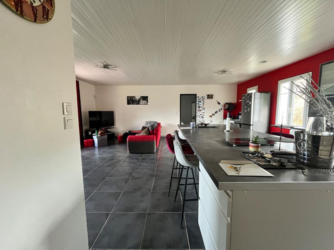 BIRON Maison 4 pièce(s) 90 m2 dont 3 chambres 4