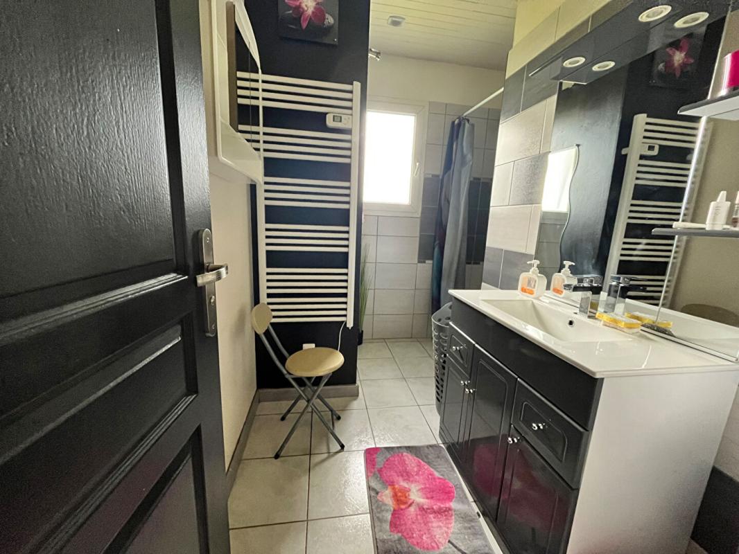 BIRON Maison 4 pièce(s) 90 m2 dont 3 chambres 8