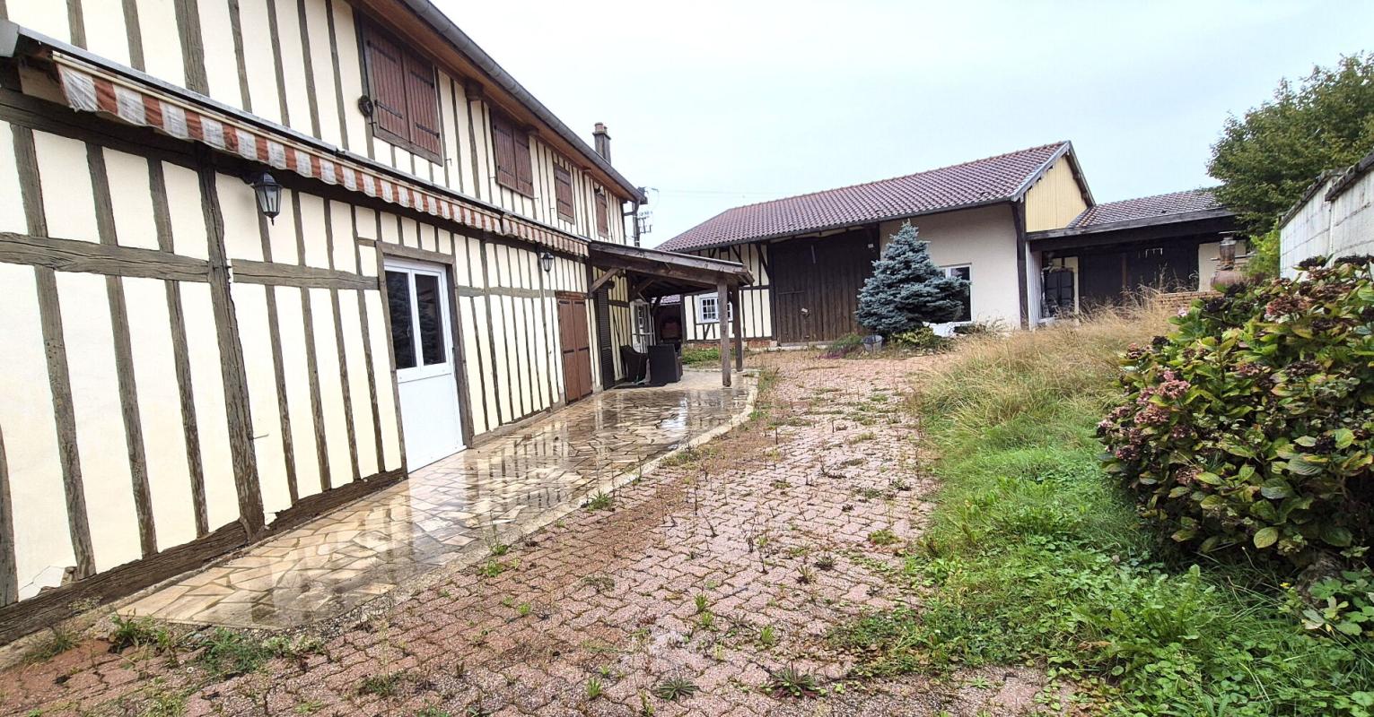 GIFFAUMONT-CHAMPAUBERT Belle Maison de Village et de Caractère style Champenois de 155 m² à Rénover et Façonner à votre Goût avec sa Cour sécurisée, Terrasse couverte, Garage et Grange de 125 m², Appentis, Bûcher et Terrain arboré de 973 m² 13